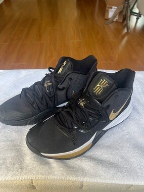 Nike Kyrie 5 - Black Metallic Gold